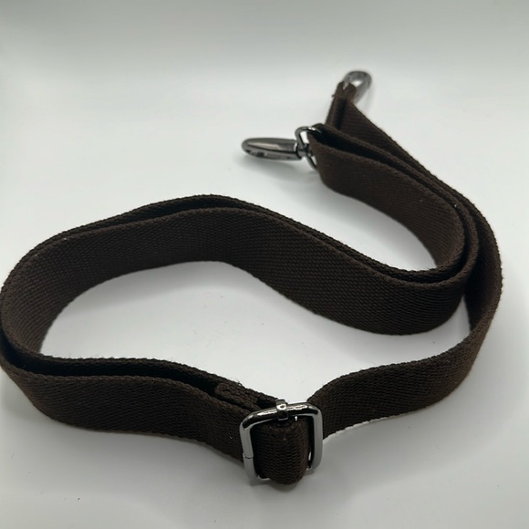 Brown replacing purse strap - Picture 4 of 4